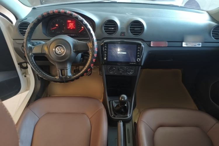 Used Volkswagen Jetta 2013 1.6L Manual Fashion Edition Center Console