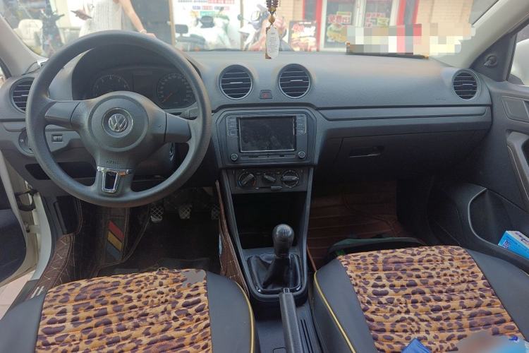 Used Volkswagen Jetta 2013 1.4L Manual Fashion Model Center Console