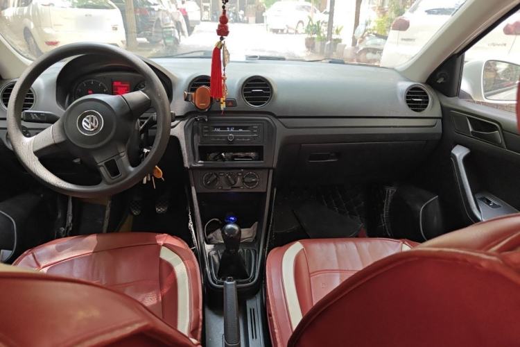 Used Volkswagen Jetta 2013 1.6L Manual Fashion Edition Center Console