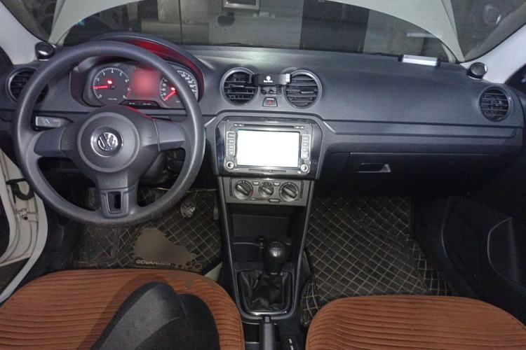 Used Volkswagen Jetta 2013 1.4L Manual Fashion Model Center Console