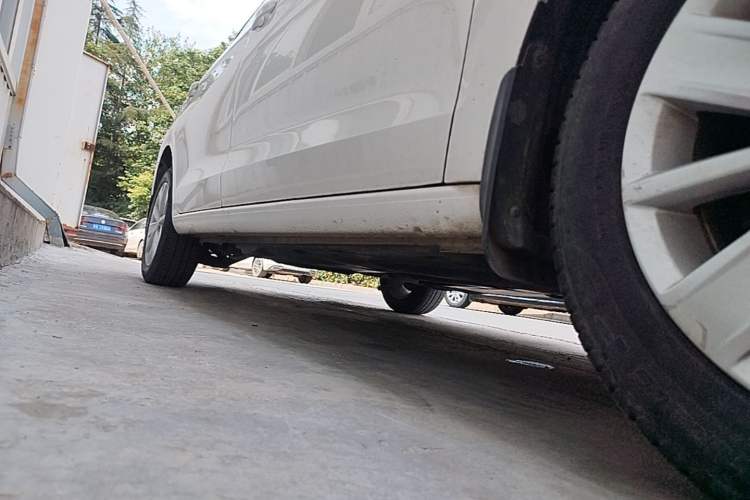 Used Volkswagen Jetta 2013 1.6L Manual Comfort Model Chassis Front Right