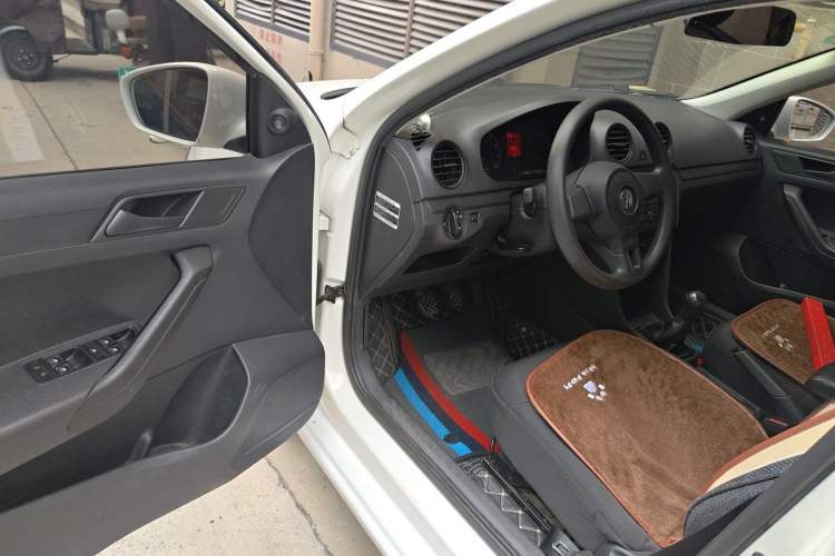Used Volkswagen Jetta 2013 1.4L Manual Fashion Model Driver Seat