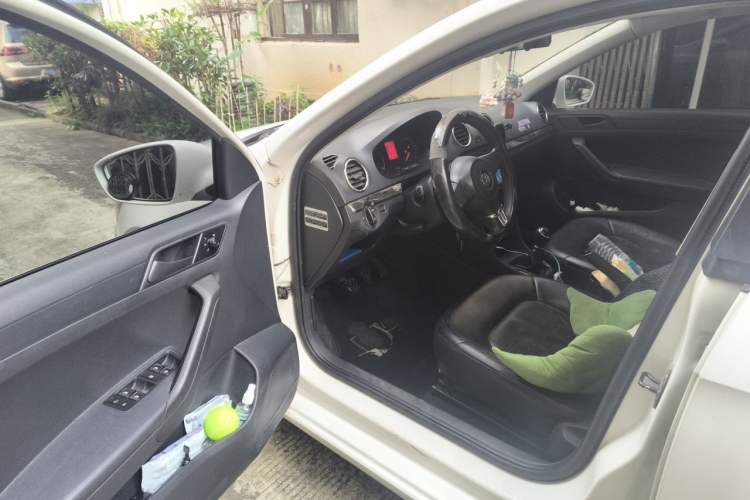 Used Volkswagen Jetta 2013 1.6L Manual Fashion Edition Driver Seat