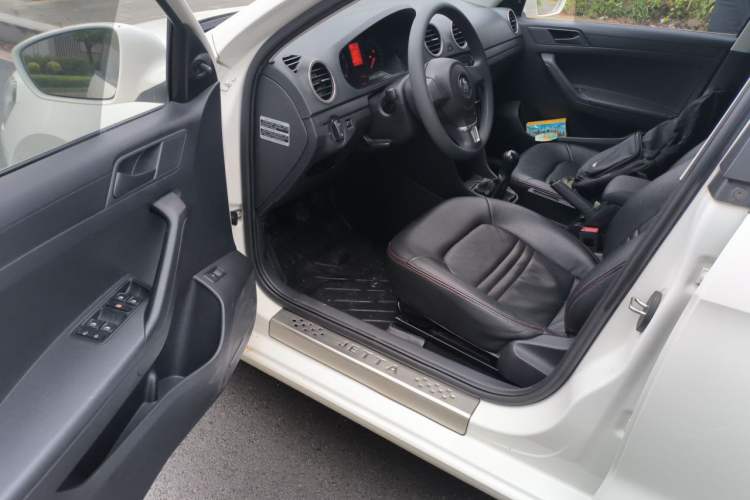 Used Volkswagen Jetta 2013 1.6L Manual Fashion Edition Driver Seat