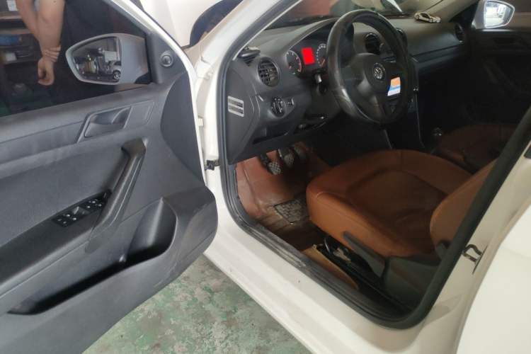 Used Volkswagen Jetta 2013 1.6L Manual Fashion Edition Driver Seat