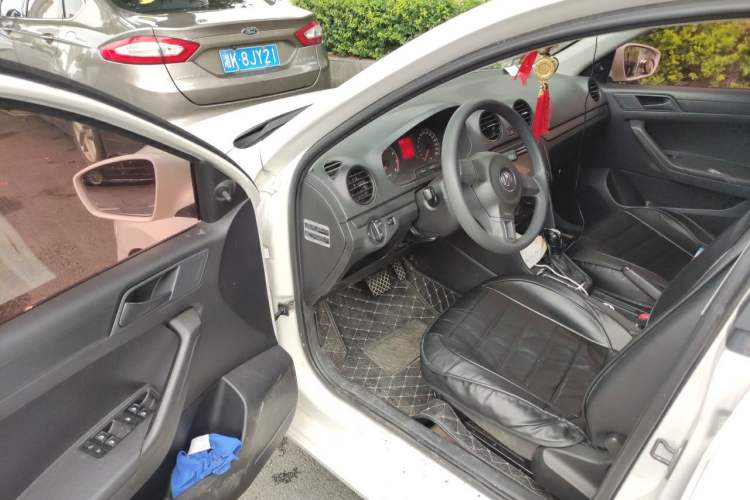Used Volkswagen Jetta 2013 1.6L Automatic Fashion Model Driver Seat