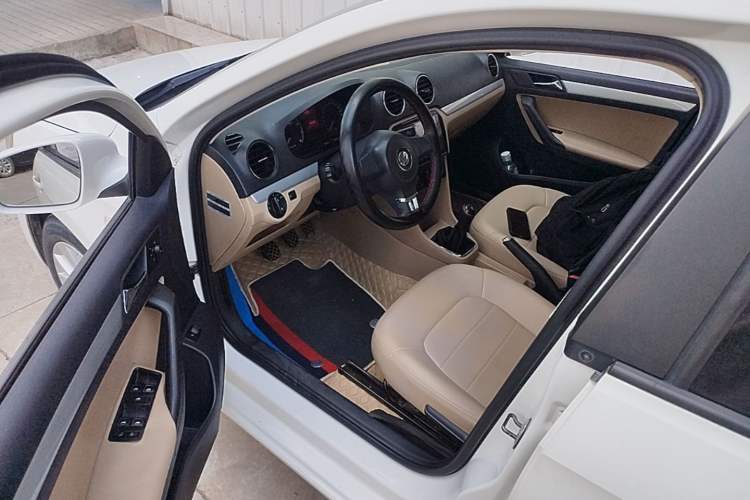 Used Volkswagen Jetta 2013 1.6L Manual Comfort Model Driver Seat
