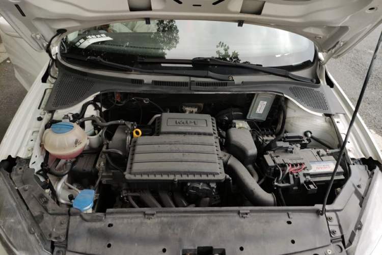 Used Volkswagen Jetta 2013 1.6L Automatic Fashion Model Engine Bay