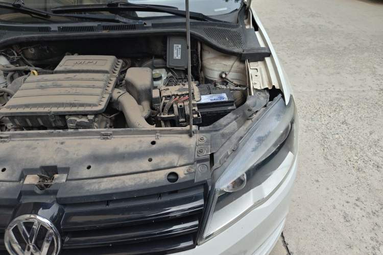 Used Volkswagen Jetta 2013 1.4L Manual Fashion Model Engine Bay Left