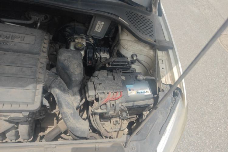Used Volkswagen Jetta 2013 1.6L Automatic Luxury Model Engine Bay Left