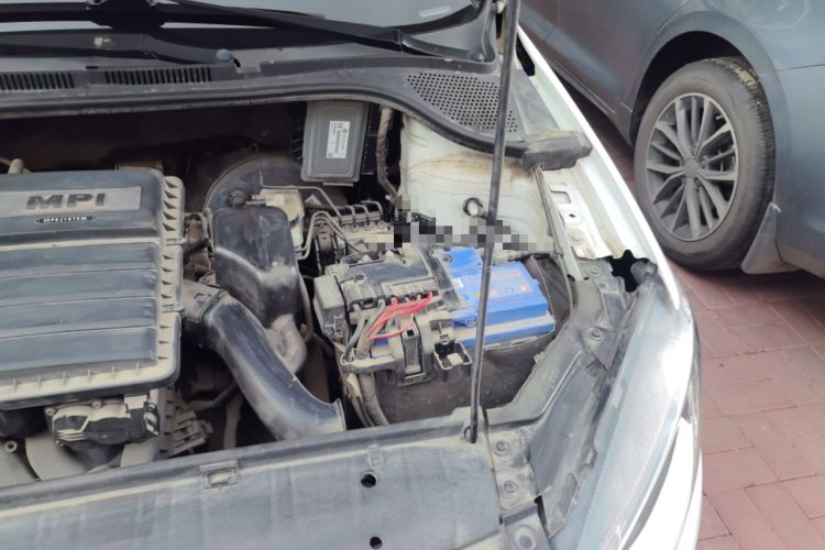 Used Volkswagen Jetta 2013 1.6L Manual Fashion Edition Engine Bay Left