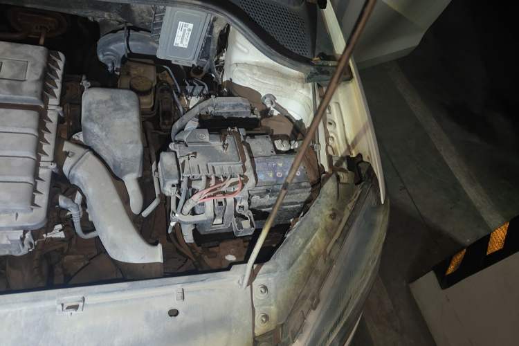 Used Volkswagen Jetta 2013 1.6L Automatic Luxury Model Engine Bay Left
