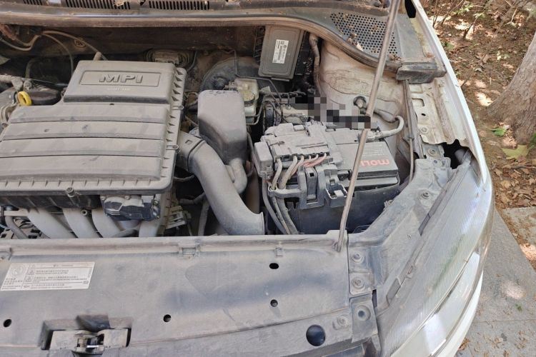 Used Volkswagen Jetta 2013 1.6L Manual Fashion Edition Engine Bay Left
