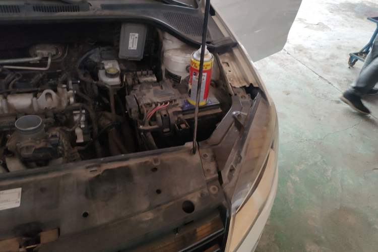 Used Volkswagen Jetta 2013 1.6L Manual Fashion Edition Engine Bay Left