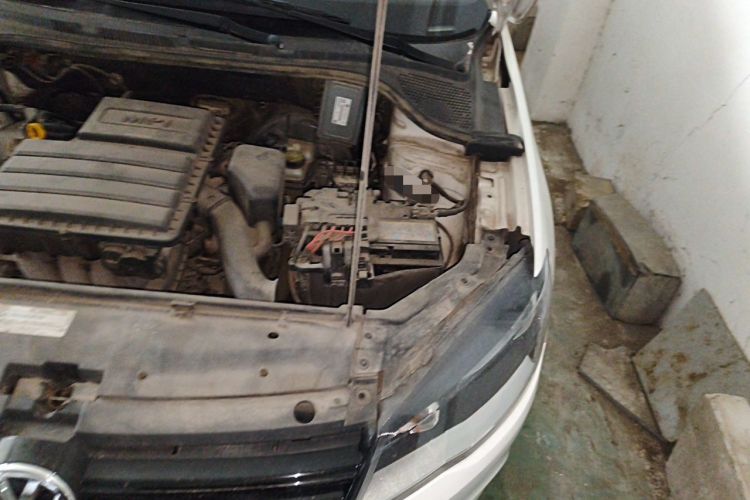 Used Volkswagen Jetta 2013 1.6L Manual Fashion Edition Engine Bay Left
