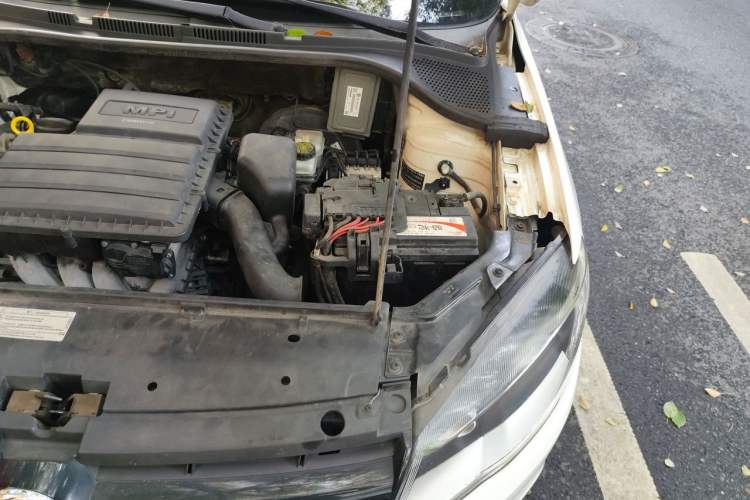 Used Volkswagen Jetta 2013 1.6L Manual Fashion Edition Engine Bay Left