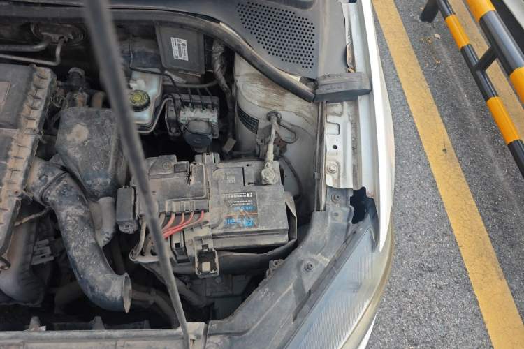 Used Volkswagen Jetta 2013 1.6L Manual Fashion Edition Engine Bay Left