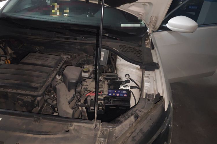 Used Volkswagen Jetta 2013 1.6L Automatic Luxury Model Engine Bay Left