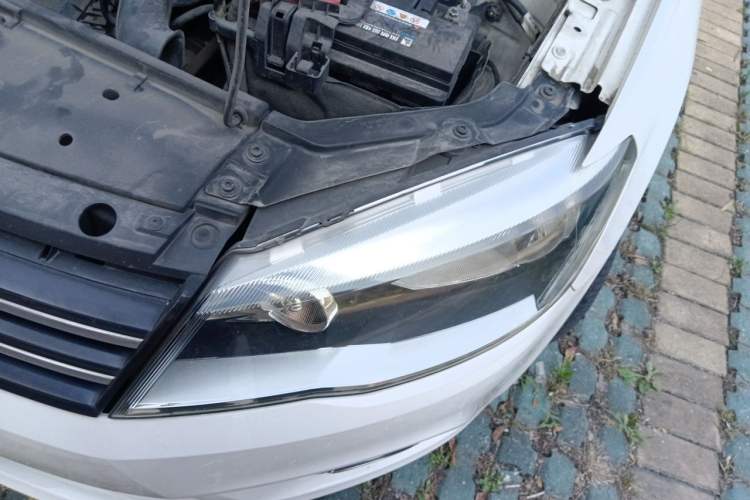 Used Volkswagen Jetta 2013 1.6L Automatic Luxury Model Engine Bay Left