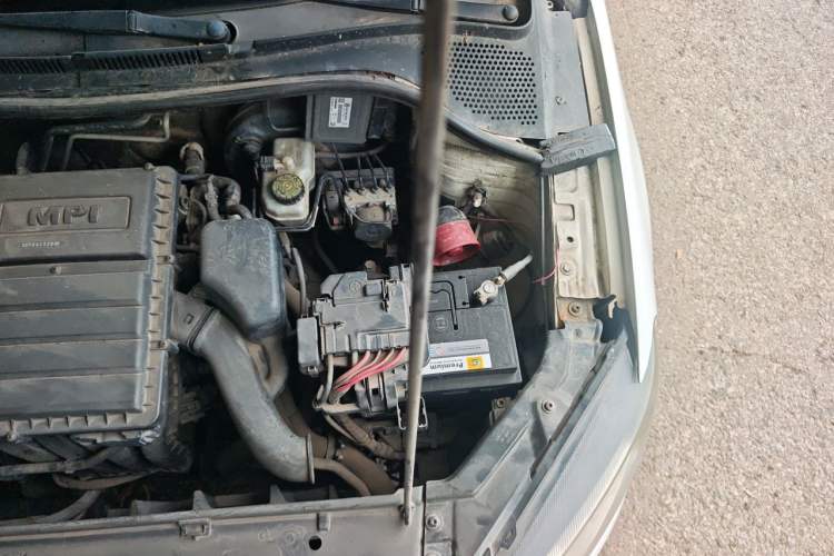 Used Volkswagen Jetta 2013 1.6L Manual Fashion Edition Engine Bay Left