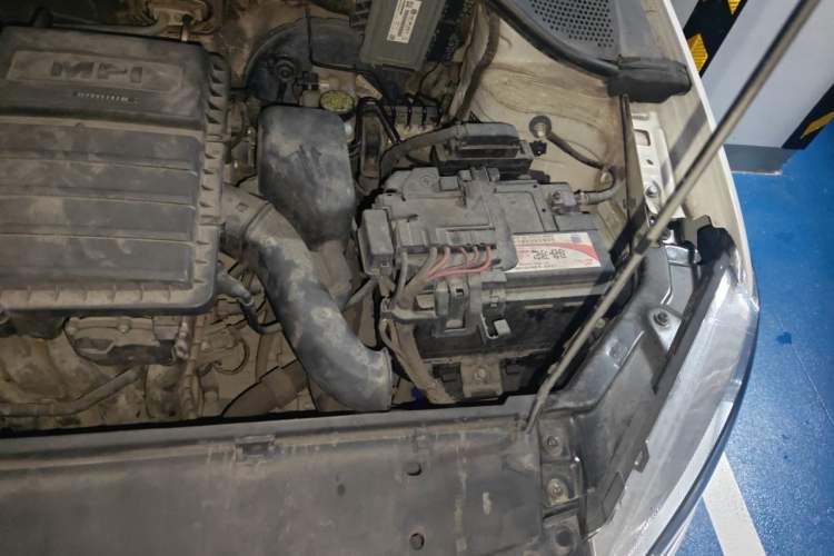 Used Volkswagen Jetta 2013 1.6L Automatic Luxury Model Engine Bay Left