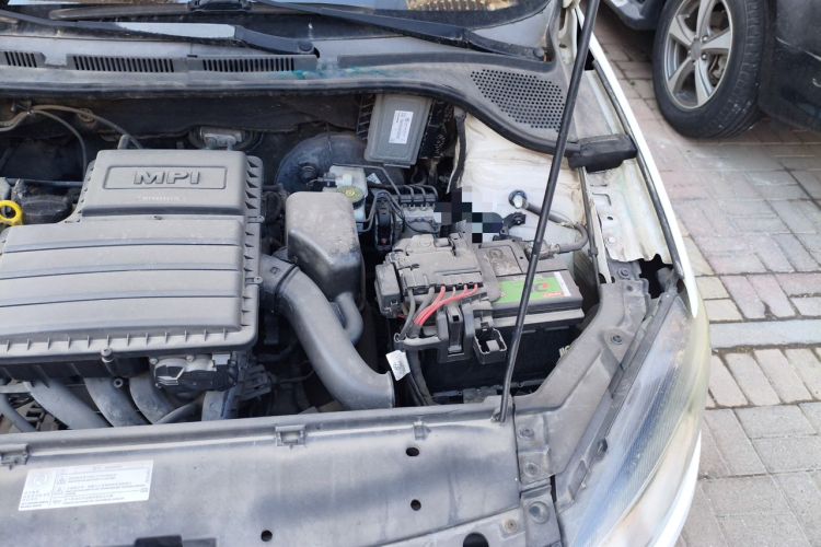 Used Volkswagen Jetta 2013 1.6L Manual Fashion Edition Engine Bay Left