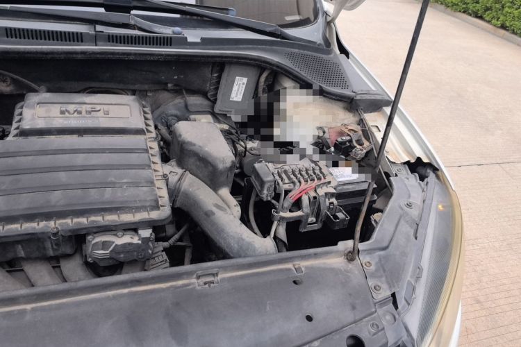 Used Volkswagen Jetta 2013 1.6L Manual Fashion Edition Engine Bay Left