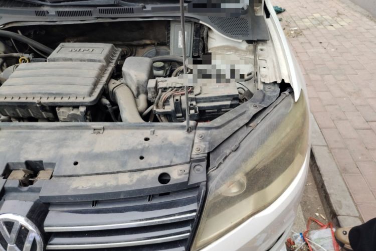 Used Volkswagen Jetta 2013 1.6L Automatic Luxury Model Engine Bay Left
