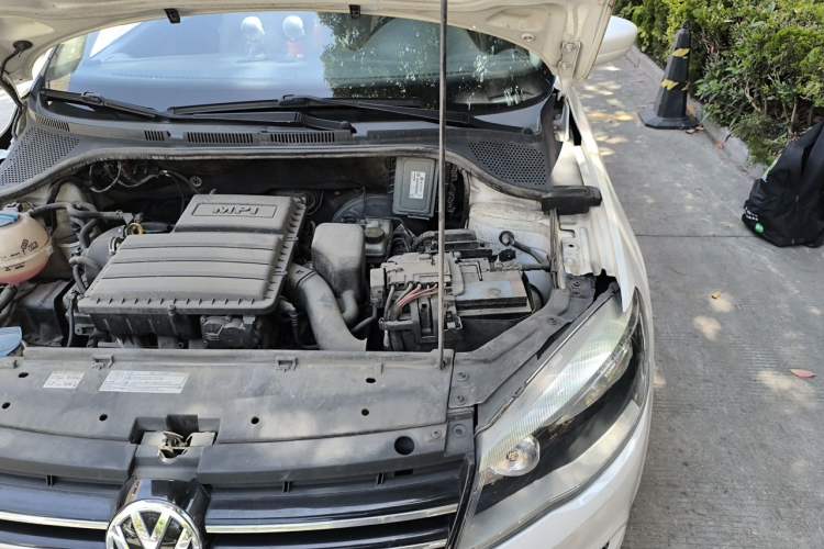Used Volkswagen Jetta 2013 1.6L Automatic Luxury Model Engine Bay Left