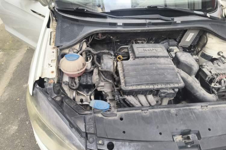 Used Volkswagen Jetta 2013 1.6L Manual Fashion Edition Engine Bay Right