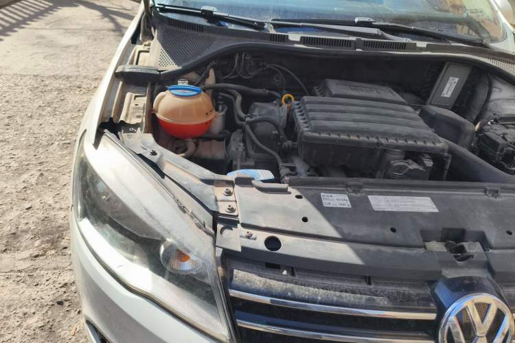 Used Volkswagen Jetta 2013 1.6L Automatic Comfort Model Engine Bay Right