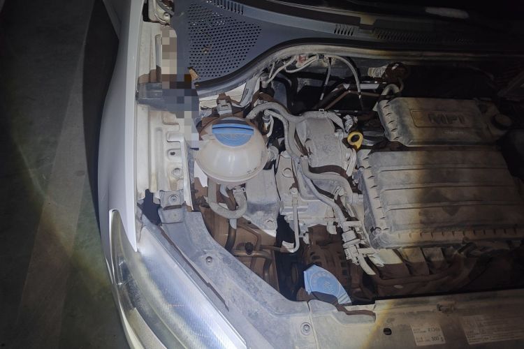 Used Volkswagen Jetta 2013 1.6L Automatic Luxury Model Engine Bay Right