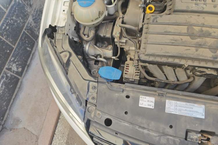Used Volkswagen Jetta 2013 1.6L Automatic Fashion Model Engine Bay Right