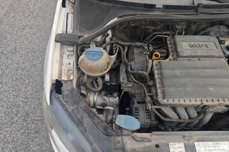 Used Volkswagen Jetta 2013 1.6L Manual Fashion Edition Engine Bay Right