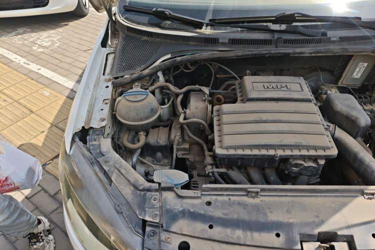 Used Volkswagen Jetta 2013 1.4L Manual Fashion Model Engine Bay Right