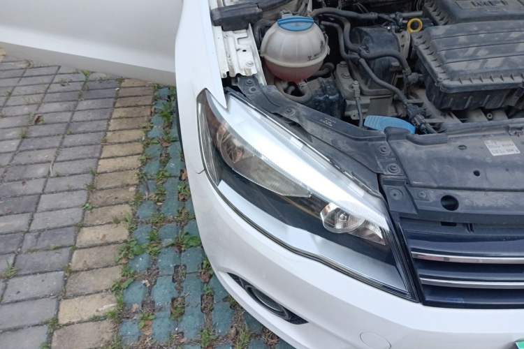 Used Volkswagen Jetta 2013 1.6L Automatic Luxury Model Engine Bay Right