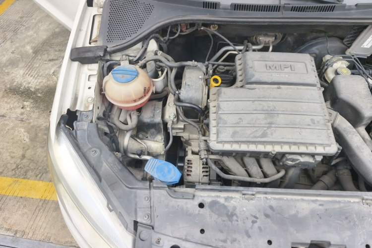 Used Volkswagen Jetta 2013 1.6L Automatic Luxury Model Engine Bay Right