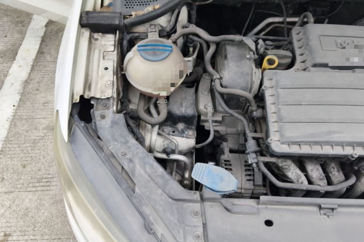 Used Volkswagen Jetta 2013 1.6L Manual Fashion Edition Engine Bay Right