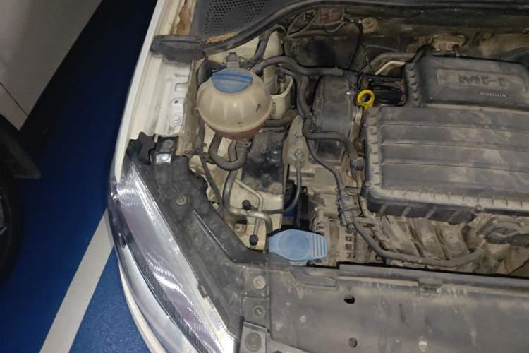 Used Volkswagen Jetta 2013 1.6L Automatic Luxury Model Engine Bay Right