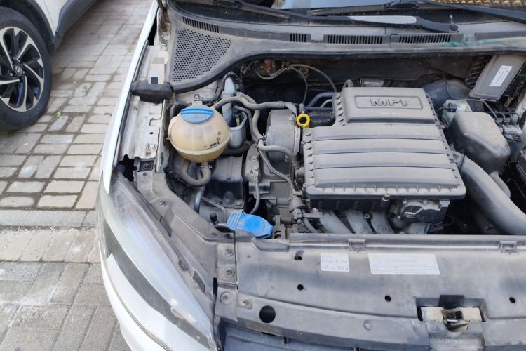 Used Volkswagen Jetta 2013 1.6L Manual Fashion Edition Engine Bay Right