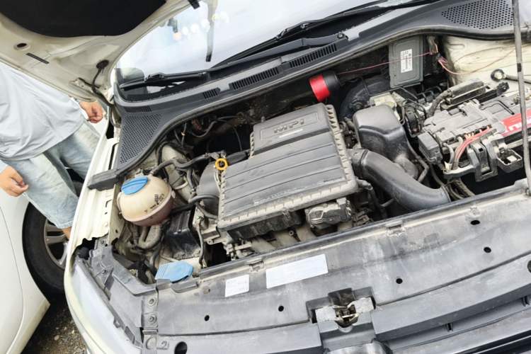Used Volkswagen Jetta 2013 1.6L Automatic Fashion Model Engine Bay Right