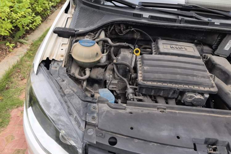 Used Volkswagen Jetta 2013 1.6L Manual Fashion Edition Engine Bay Right