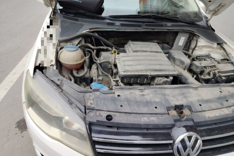 Used Volkswagen Jetta 2013 1.6L Automatic Luxury Model Engine Bay Right