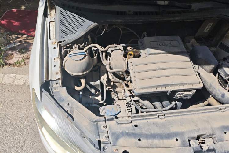 Used Volkswagen Jetta 2013 1.4L Manual Fashion Model Engine Bay Right
