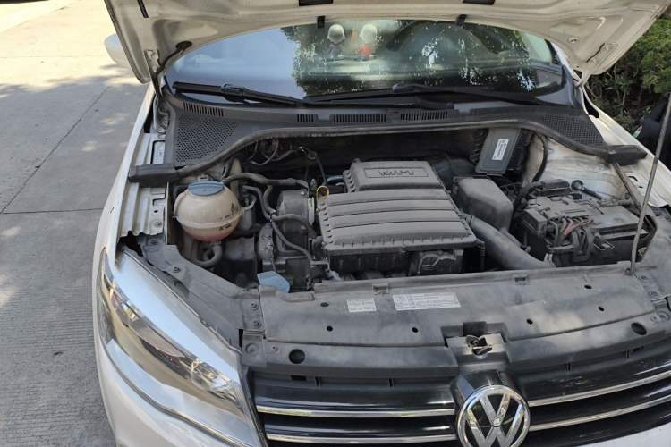 Used Volkswagen Jetta 2013 1.6L Automatic Luxury Model Engine Bay Right