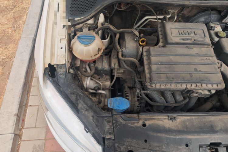 Used Volkswagen Jetta 2013 1.6L Automatic Luxury Model Engine Bay Right