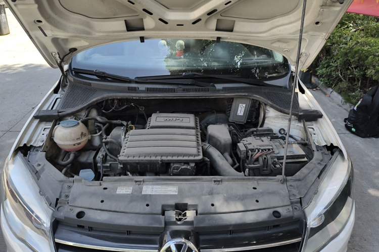 Used Volkswagen Jetta 2013 1.6L Automatic Luxury Model Engine Bay