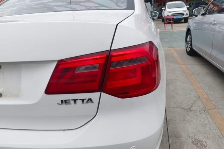Used Volkswagen Jetta 2013 1.6L Automatic Fashion Model Exterior 3