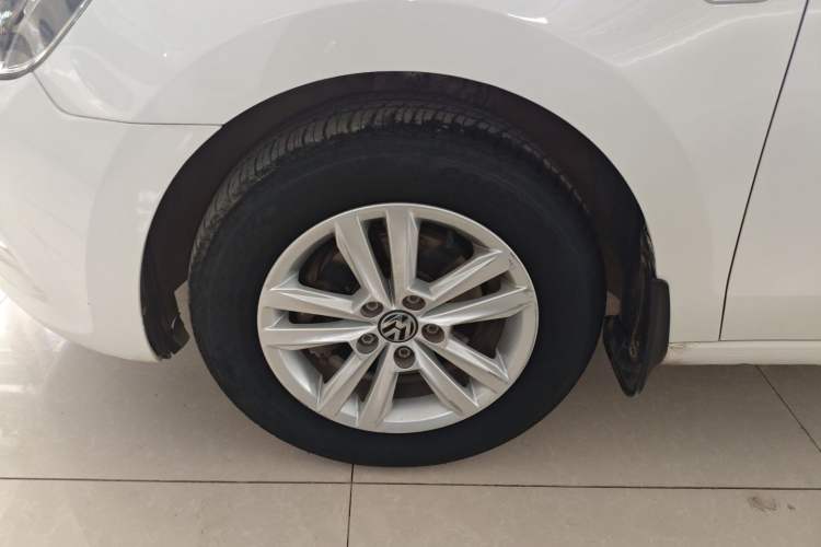 Used Volkswagen Jetta 2013 1.6L Automatic Fashion Model Exterior 4