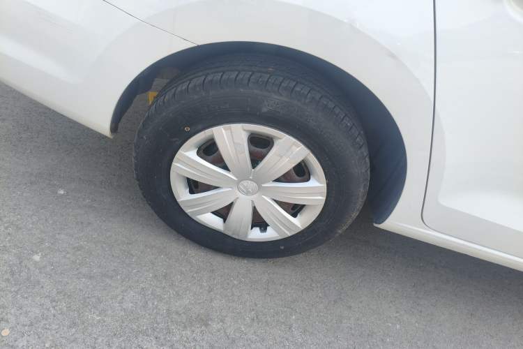 Used Volkswagen Jetta 2013 1.6L Manual Fashion Edition Exterior 5